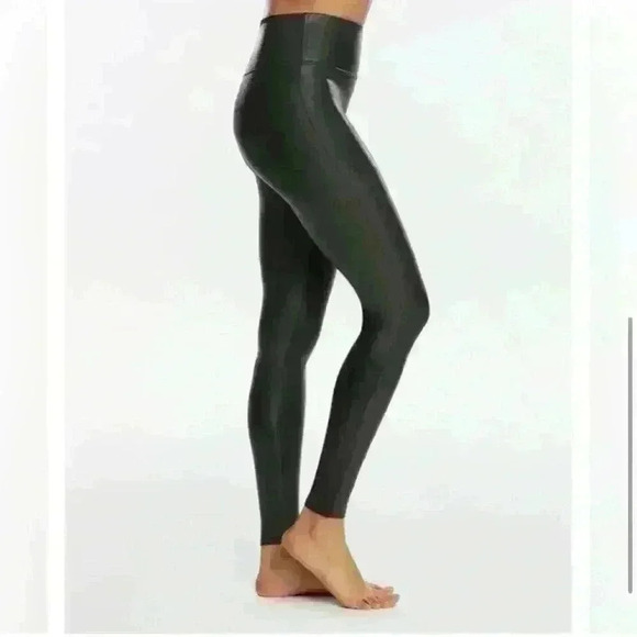 SPANX Pants - Women’s SPANX faux leather black leggings-Size Medium